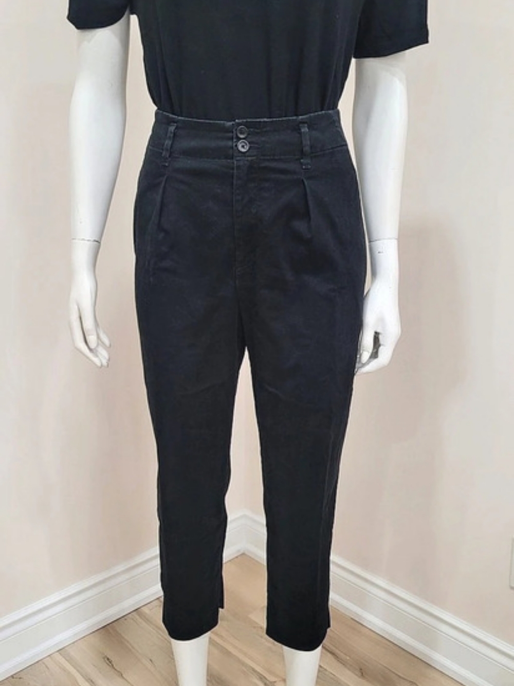 Uniqlo Crop Pants Black Cropped Pants Waist 24 Like New
